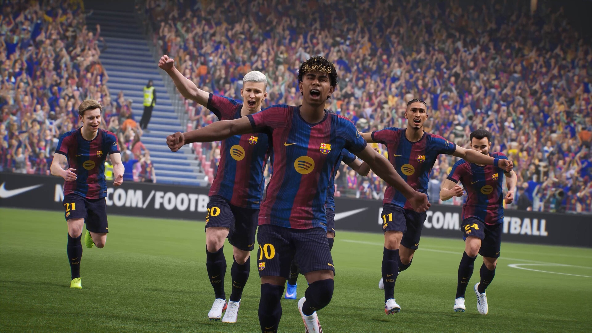 eFootballのゲーム画面。スタジアムでゴールを喜ぶ選手たち